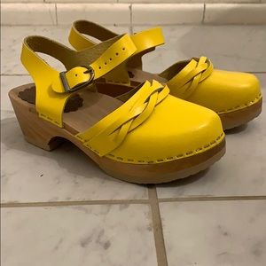 Hanna Anderson wooden clog size 34